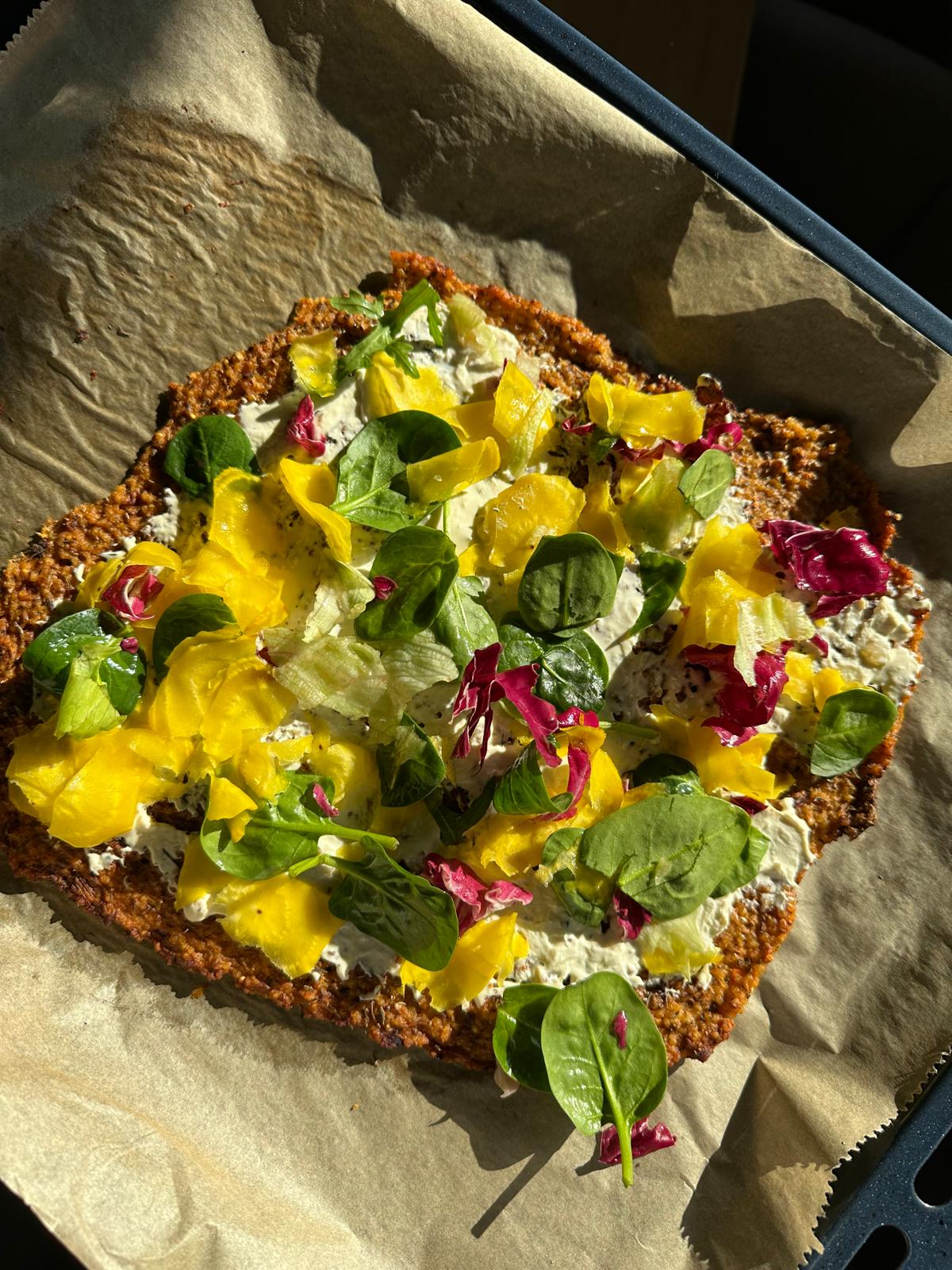 foto-von-gesundem-essen-avocado-blätter-candida-guide-gesunde-ernährung